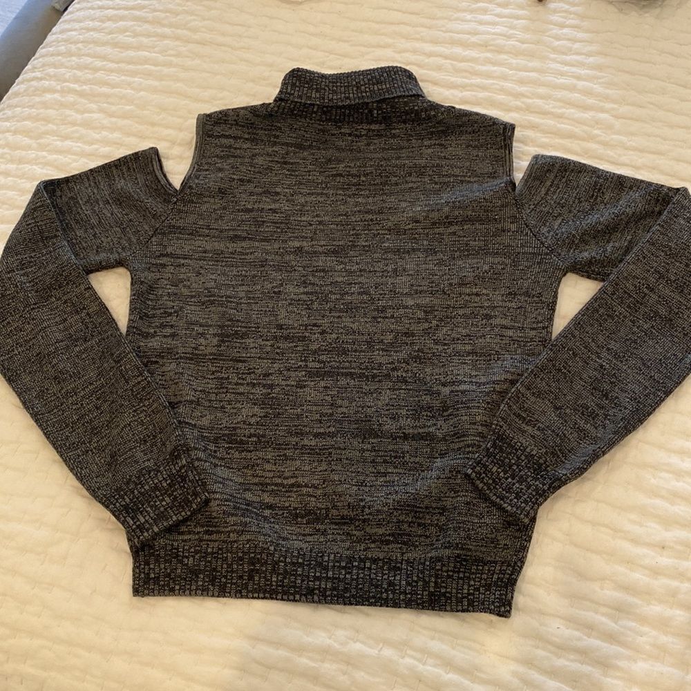 Shoulder cutout sweater  - Picture 5 of 5